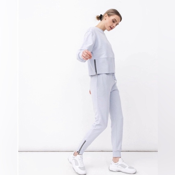 NWT DKNY Women's Cotton Performance Cropped Zip-Detail Sweatshirt - Picture 3 of 6